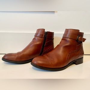 CLARKS Oxford style ankle boot